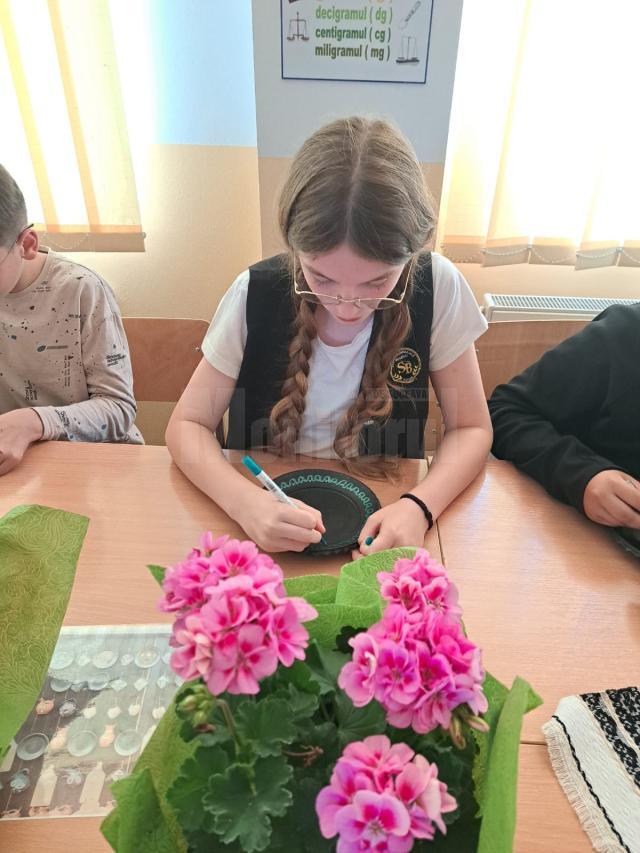 „Mâini dibace-pictură pe ceramică" 3