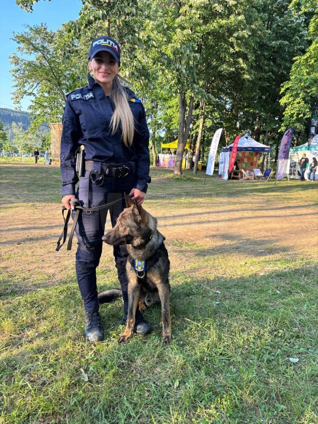 Polițiștii, acțiune de prevenire dar și de interacțiune cu publicul, prin intermediul câinelui Rey