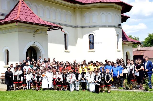 „Și cred că o copilărie e-o mică Sfântă Liturghie.” Activitate metodică a profesorilor de religie, la Putna