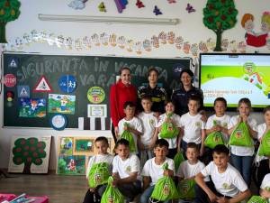 Peste 1.000 de copii de clasa I au avut un prim contact cu educația rutieră, în cadrul unui amplu program al Poliției