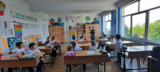 Peste 1.000 de copii de clasa I au avut un prim contact cu educația rutieră, în cadrul unui amplu program al Poliției