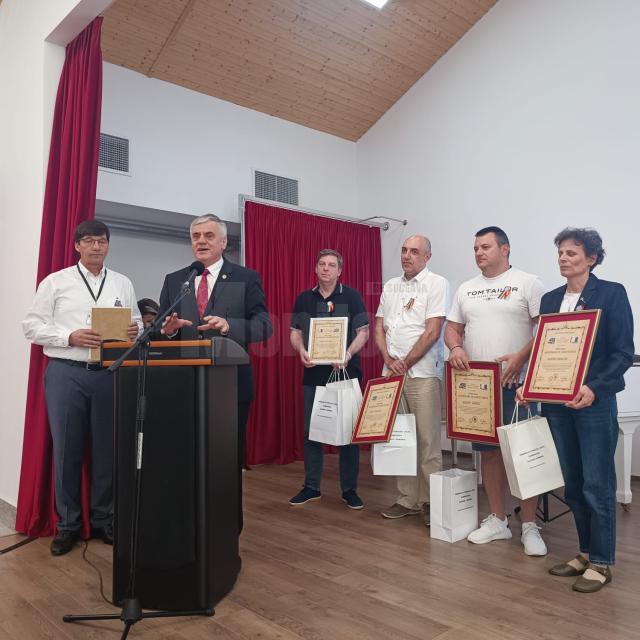 Antrenorii Aqua Club Dumbrăveni, premiați în cadrul Festivalului
