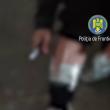Dolarii erau înfoiați și lipiți pe corp