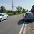 O mașină defectă, lăsată între șosea și calea ferată, a ținut pe loc trenul de Putna, ...
