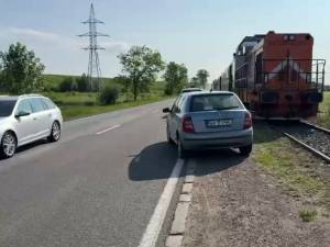 Mașina care a blocat trenul CFR