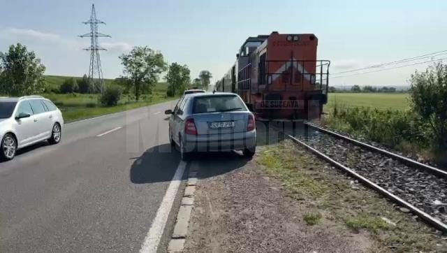 Mașina care a blocat trenul CFR