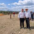 Primarul din marginea, Gheorghe Lazăr, alături de medicul veterinar Constantin Lazăr