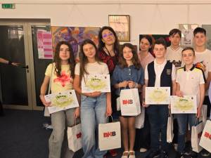 Expoziția „Nature Freaks”, la Teatrul „Matei Vișniec”, realizată de elevi pasionați, creativi și conștienți de importanța protejării mediului