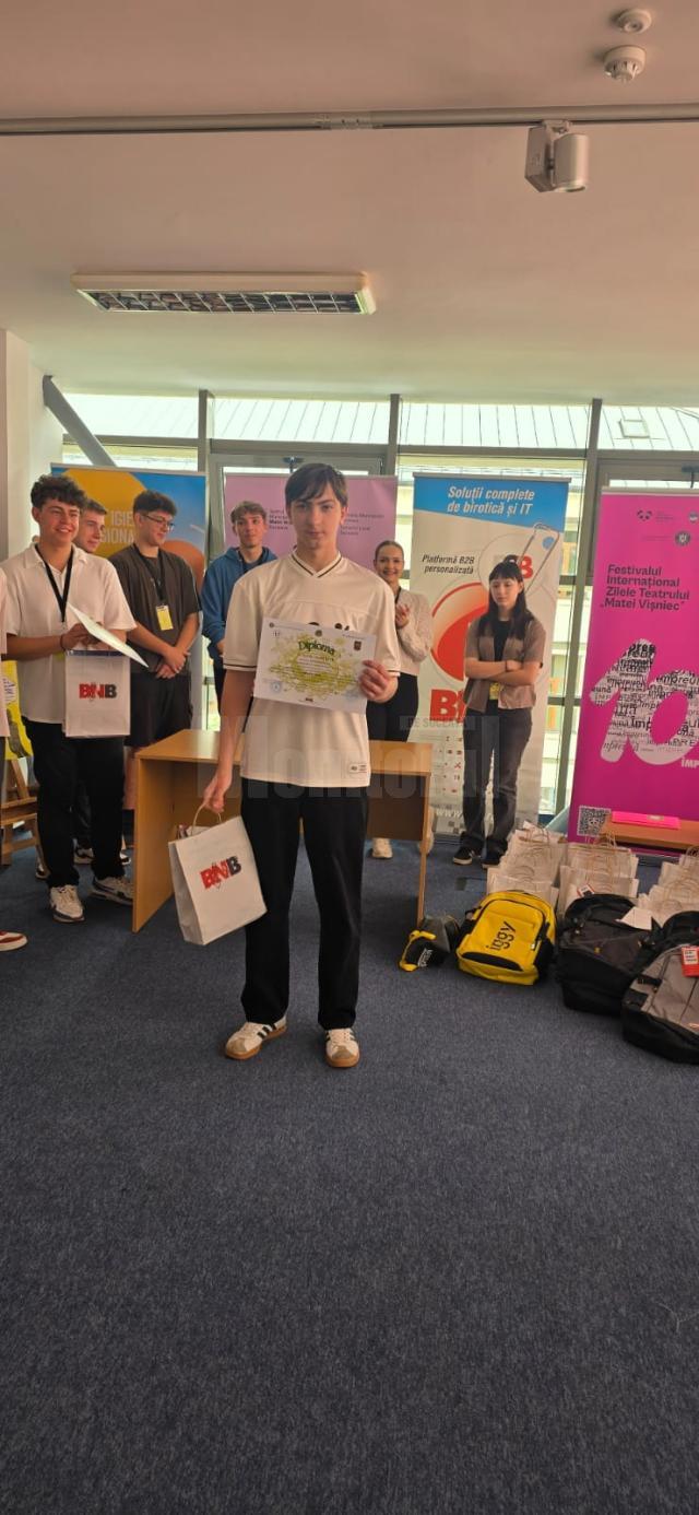Expoziția „Nature Freaks”, la Teatrul „Matei Vișniec”, realizată de elevi pasionați, creativi și conștienți de importanța protejării mediului