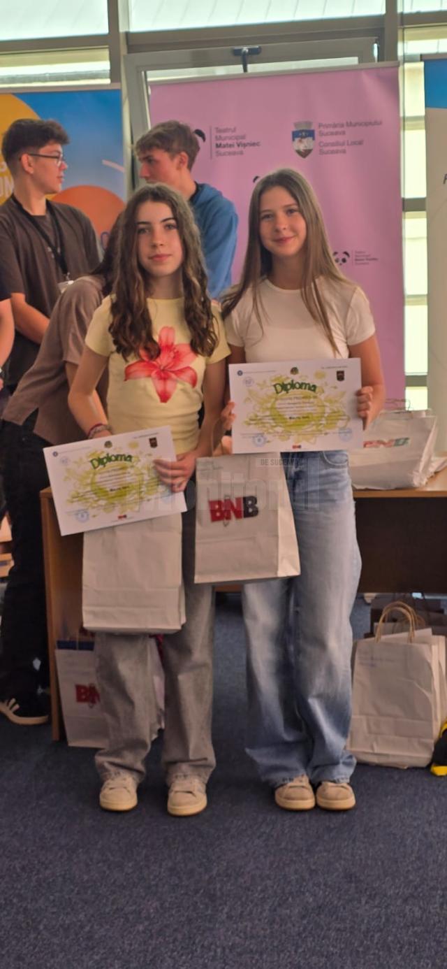 Expoziția „Nature Freaks”, la Teatrul „Matei Vișniec”, realizată de elevi pasionați, creativi și conștienți de importanța protejării mediului