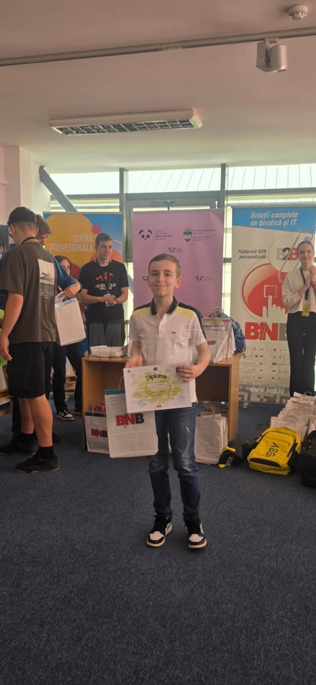 Expoziția „Nature Freaks”, la Teatrul „Matei Vișniec”, realizată de elevi pasionați, creativi și conștienți de importanța protejării mediului