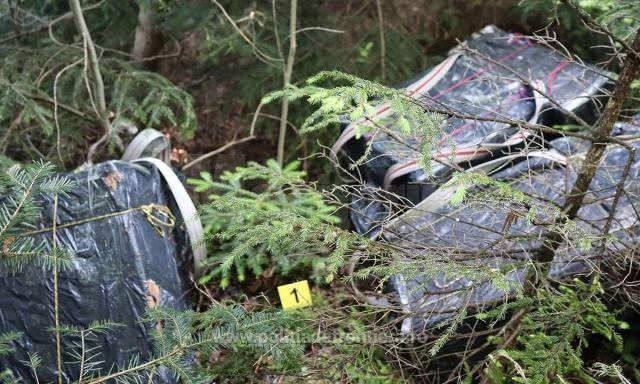 Colete cu țigări în valoare de peste 150.000 de lei, abandonate de contrabandiștii interceptați de polițiștii de frontieră