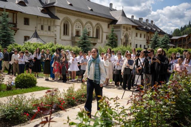 Zeci de elevi din Suceava, Chișinău și Cernăuți au participat la concursul de recitare a liricii eminesciene „La Putna”