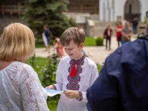 Zeci de elevi din Suceava, Chișinău și Cernăuți au participat la concursul de recitare a liricii eminesciene „La Putna”