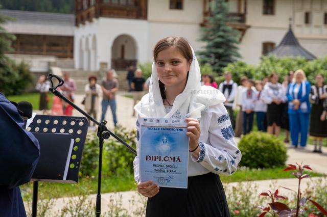 Zeci de elevi din Suceava, Chișinău și Cernăuți au participat la concursul de recitare a liricii eminesciene „La Putna”