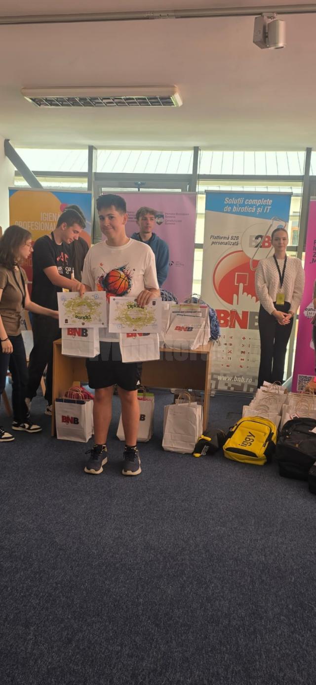 Expoziția „Nature Freaks”, la Teatrul „Matei Vișniec”, realizată de elevi pasionați, creativi și conștienți de importanța protejării mediului