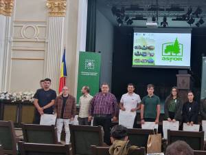 Studenții premiați cu câte 1000 lei de Asociația Forestierilor din România – ASFOR