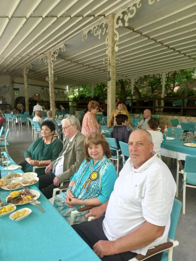 Absolvenți ai primei promoții a Liceului de Industrie Alimentară Suceava au sărbătorit  împreună cu colegii din alte zone 42 de ani de la terminarea Universităţii