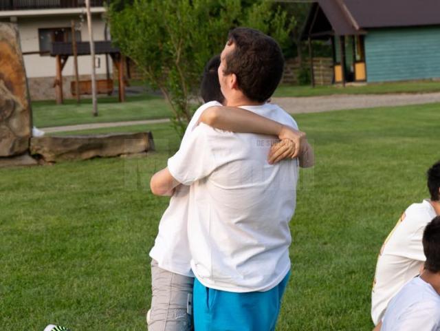 Mai mulți copii cu deficiențe de vedere și părinții lor s-au reunit în Tabăra Respiro de la Vama