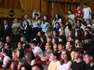 Festivitatea de premiere a celor 359 de elevi și a profesorilor coordonatori a avut loc în sala mare a Casei de Cultură din Suceava