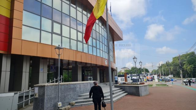 Primăria Suceava pierde sute de mii de euro din publicitatea stradală