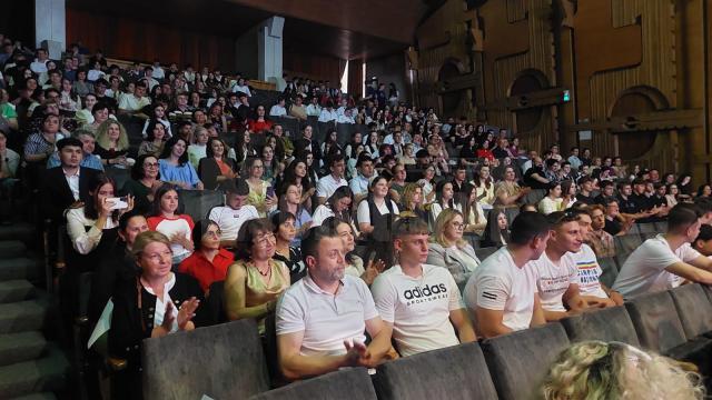 Festivitatea de premiere a celor 359 de elevi și a profesorilor coordonatori a avut loc în sala mare a Casei de Cultură din Suceava