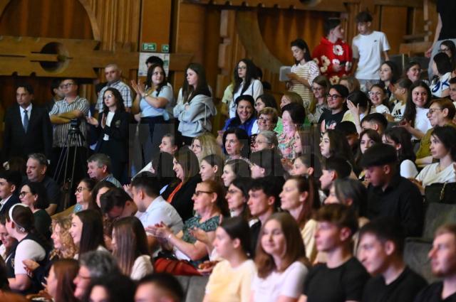 Festivitatea de premiere a celor 359 de elevi și a profesorilor coordonatori a avut loc în sala mare a Casei de Cultură din Suceava