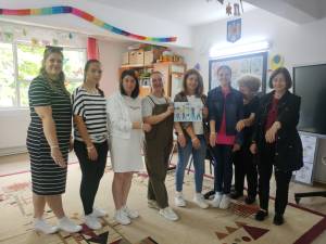 Membrii de sindicat afiliați la UJS Pro-Educația (FSE Spiru Haret) protestează astăzi în școlile sucevene