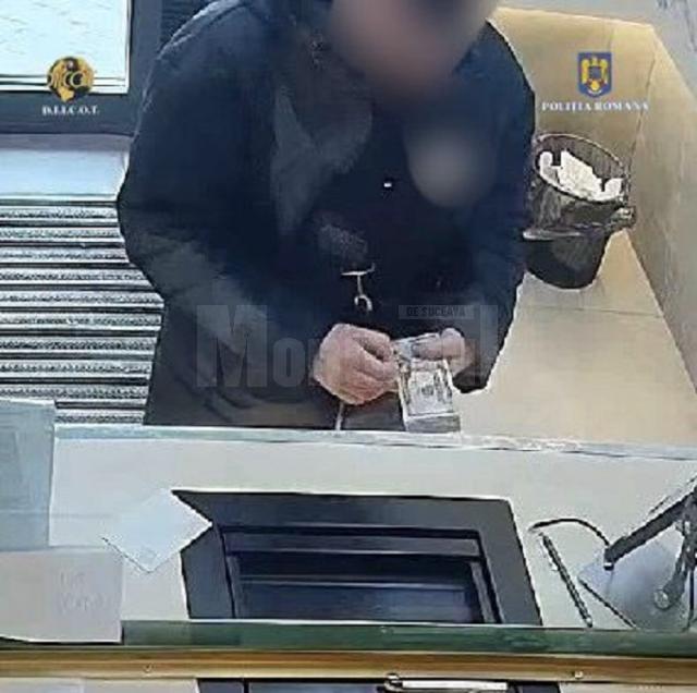 Percheziții la Vatra Dornei, la persoane suspecte că puneau pe piață dolari falsificați