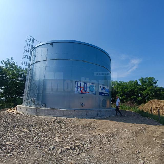 Bazinul de apă  are o capacitate de 5.000 mc