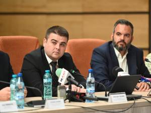 Mauro Peneda a susținut o conferință de presă la Palatul Administrativ din Suceava, alături de președintele Consiliului Județean Suceava, Gheorghe Șoldan