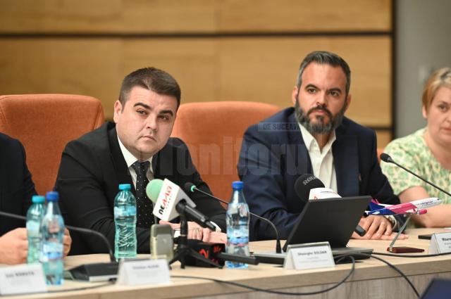 Mauro Peneda a susținut o conferință de presă la Palatul Administrativ din Suceava, alături de președintele Consiliului Județean Suceava, Gheorghe Șoldan