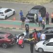 Motociclist rănit după ce a fost lovit de o mașină care ieșea dintr-o parcare