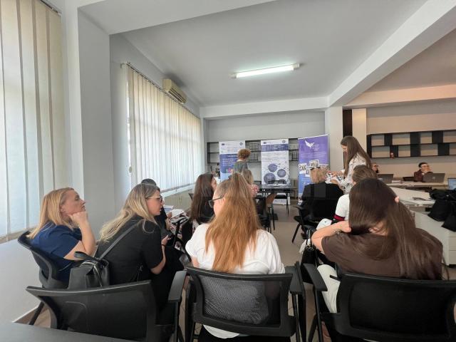 610 persoane din Regiunea Nord-Est, ajutate să dobândească noi cunoștințe și competențe digitale, printr-un proiect cofinanțat de Uniunea Europeană
