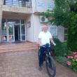 Primarul Eduard Dziminschi spune că zilnic parcurge 10-20 de kilometri pe drumurile din comună, acolo unde este nevoie de prezența sa