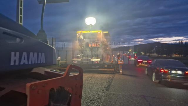 Se toarnă covor asfaltic pe DN 17, între Păltinoasa și Gura Humorului