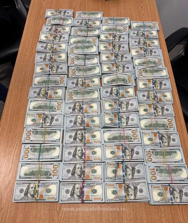 Dolarii ascunși în cartușele de țigări