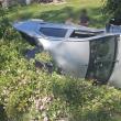 O tânără de 22 de ani s-a răsturnat cu mașina în afara părții carosabile