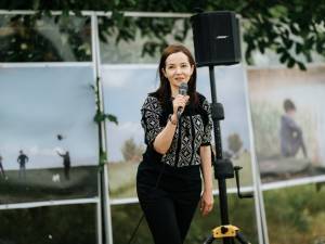 Inedită lansare a albumului foto „În căutarea timpului avut” de Ema Motrescu, în locul numit „Libertate”