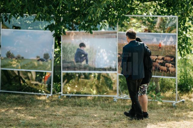 Inedită lansare a albumului foto „În căutarea timpului avut” de Ema Motrescu, în locul numit „Libertate”