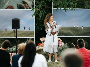 Inedită lansare a albumului foto „În căutarea timpului avut” de Ema Motrescu, în locul numit „Libertate”