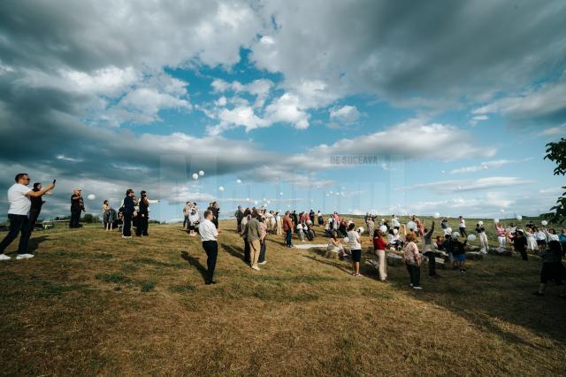 Inedită lansare a albumului foto „În căutarea timpului avut” de Ema Motrescu, în locul numit „Libertate”