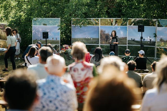 Inedită lansare a albumului foto „În căutarea timpului avut” de Ema Motrescu, în locul numit „Libertate”