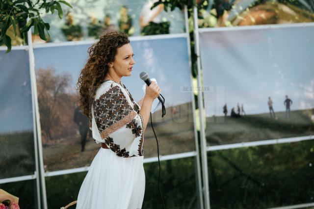 Inedită lansare a albumului foto „În căutarea timpului avut” de Ema Motrescu, în locul numit „Libertate”