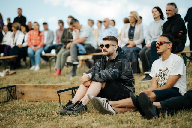 Inedită lansare a albumului foto „În căutarea timpului avut” de Ema Motrescu, în locul numit „Libertate”