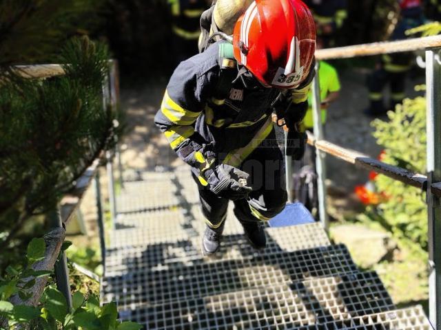 Rezultate remarcabile ale reprezentanților ISU Suceava la concursul pentru pompieri „Scări pe Toaca”