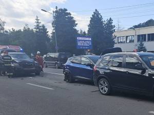 Coliziune între trei autoturisme, în orașul Gura Humorului
