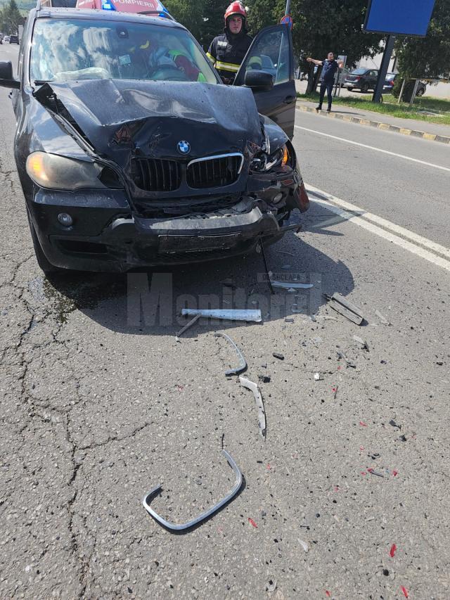 Coliziune între trei autoturisme, în orașul Gura Humorului