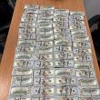 Aproape 600.000 de dolari, găsiți ascunși în cartușe de țigări