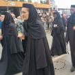 Două călugărițe de la mănăstirea construită de Becali în Uganda au participat la procesiunea cu moaștele Sfântului Ioan cel Nou de la Suceava